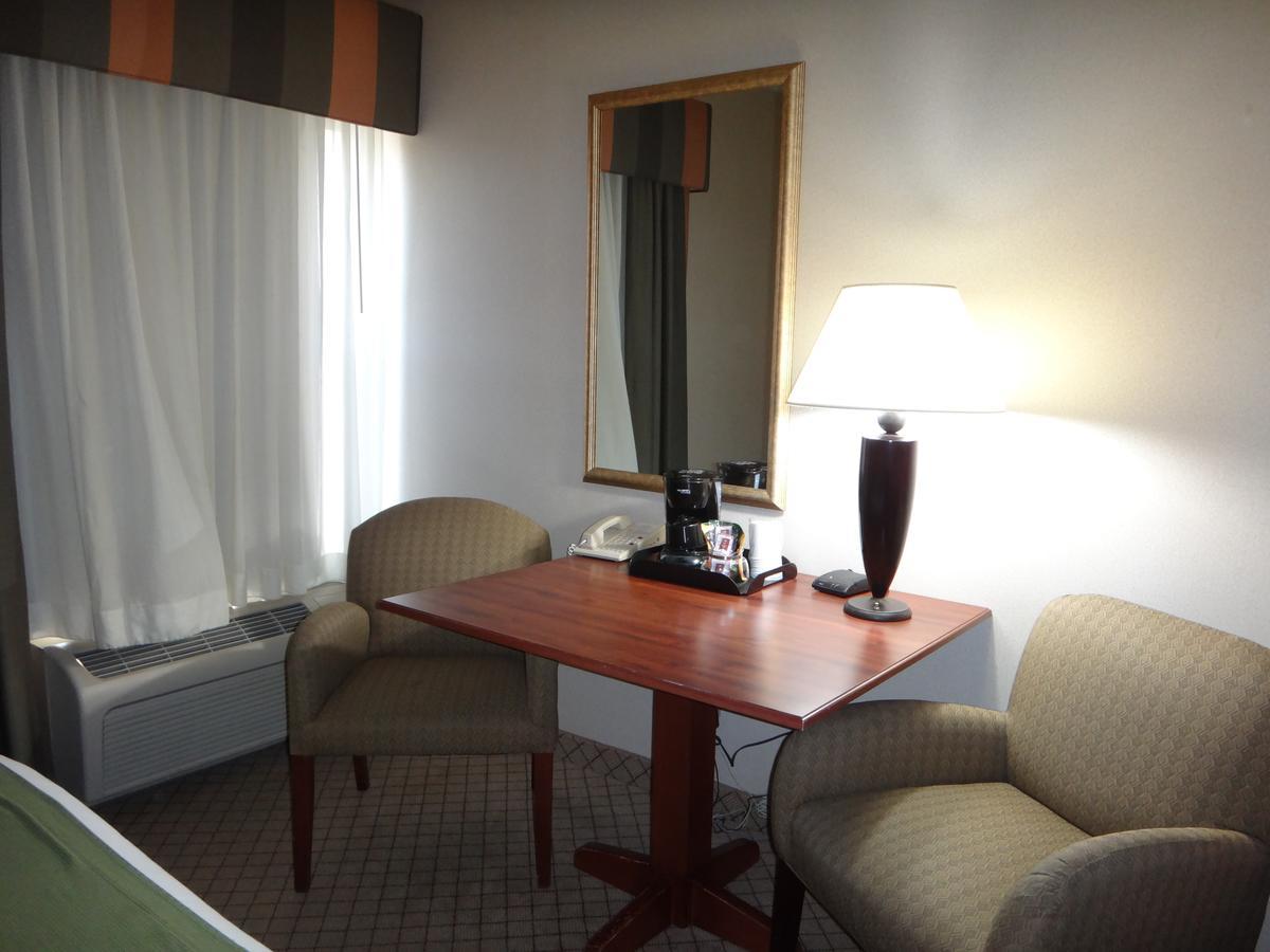 Windsor Inn & Suites Dodge City Esterno foto