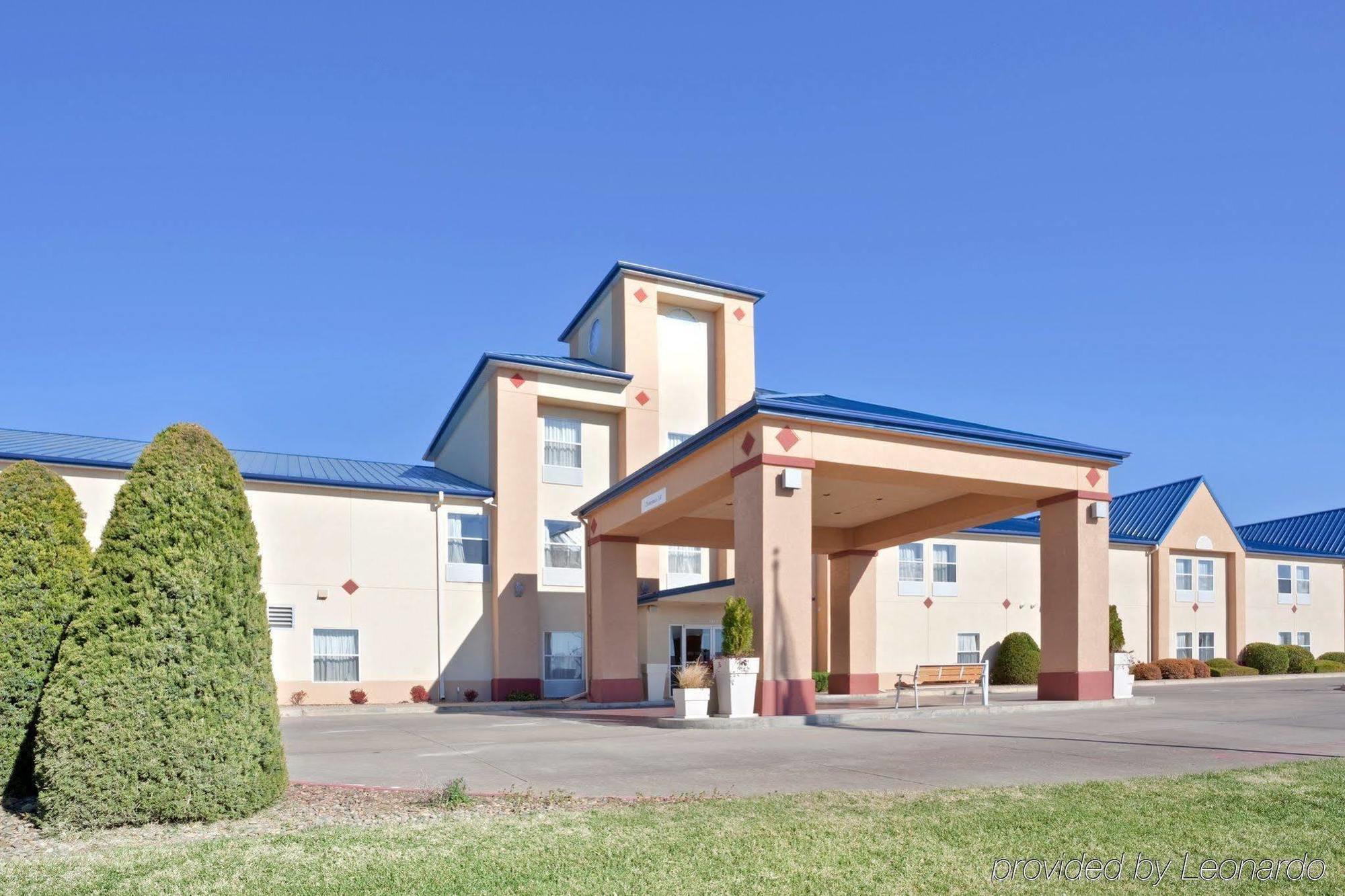 Windsor Inn & Suites Dodge City Esterno foto